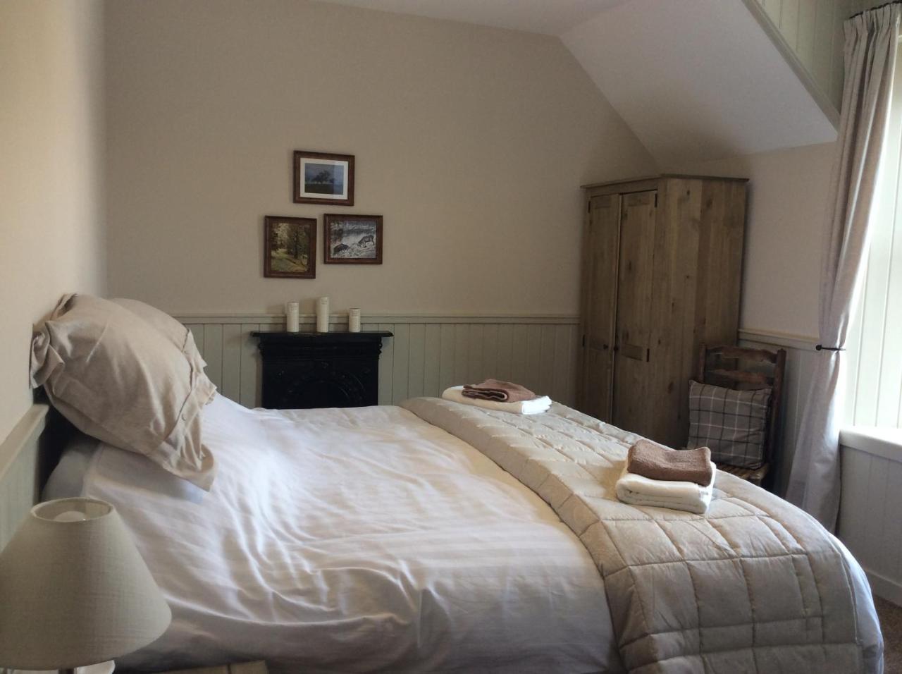 Crown And Anchor Bed & Breakfast Dundrennan Exterior photo